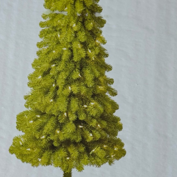 WHIMSICAL 5 Ft PRE LIT GREEN THE GRINCH CHRISTMAS TREE - Picture 4 of 9